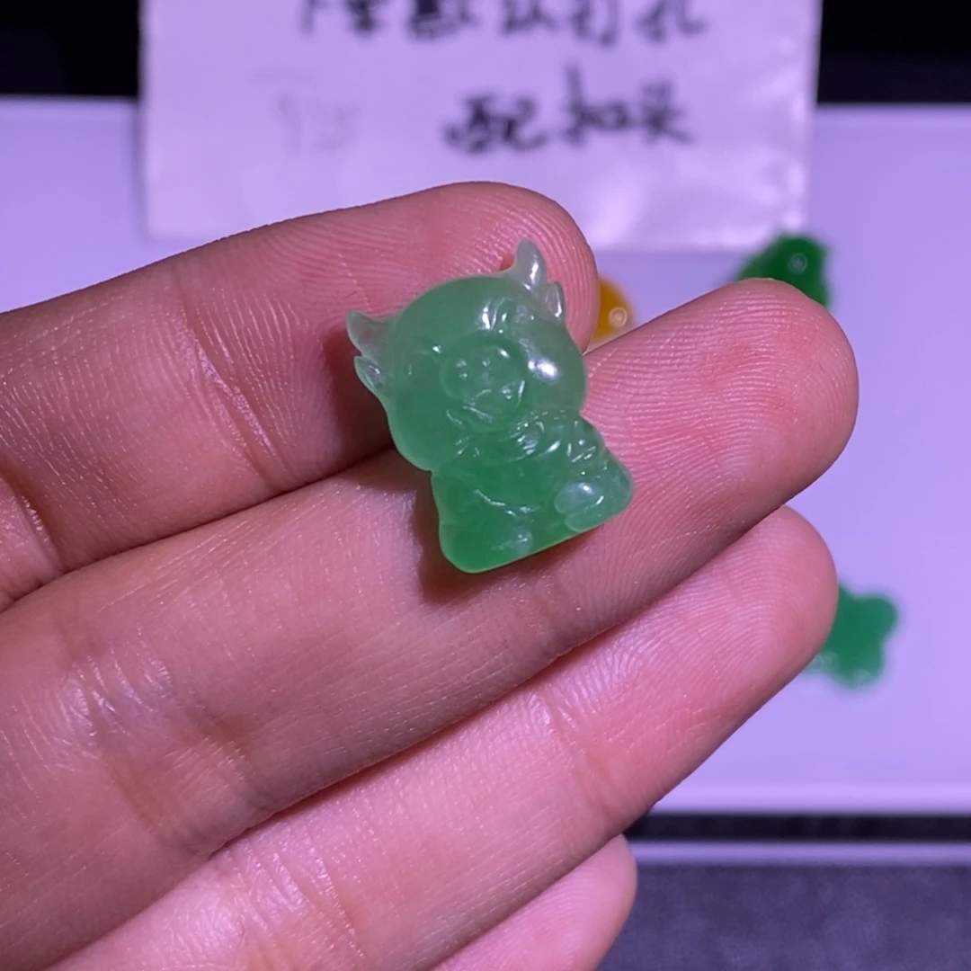 翡翠未镶嵌颈饰吊坠