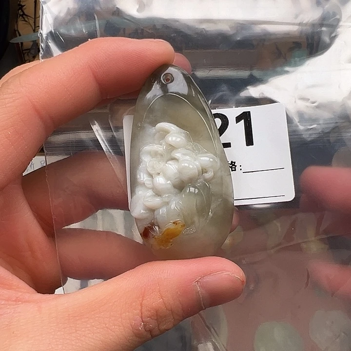 蛇纹石玉未镶嵌颈饰