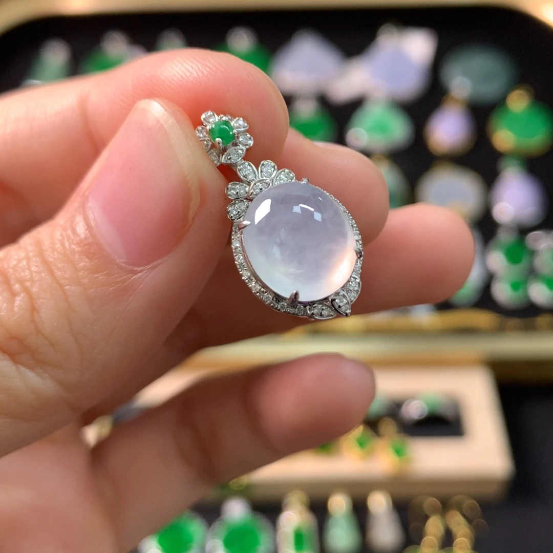 翡翠18K金镶嵌颈饰