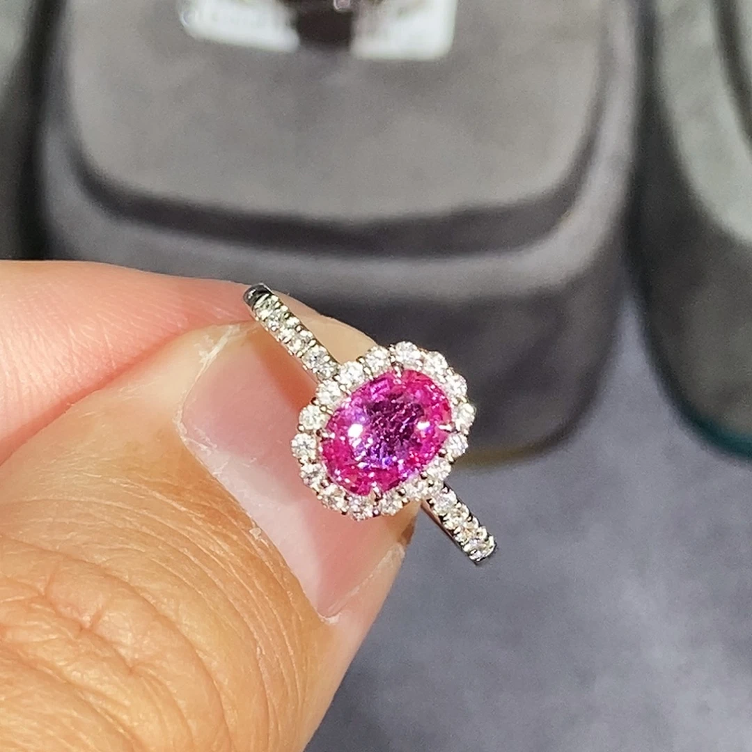 18K金镶嵌戒指彩色蓝宝石1.06克拉