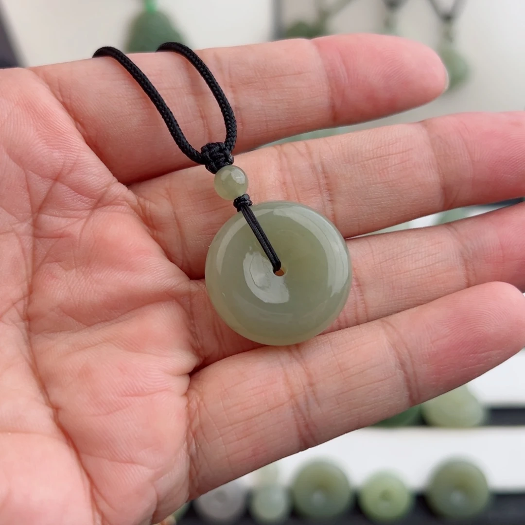 吊坠(赠链)未镶嵌和田玉666