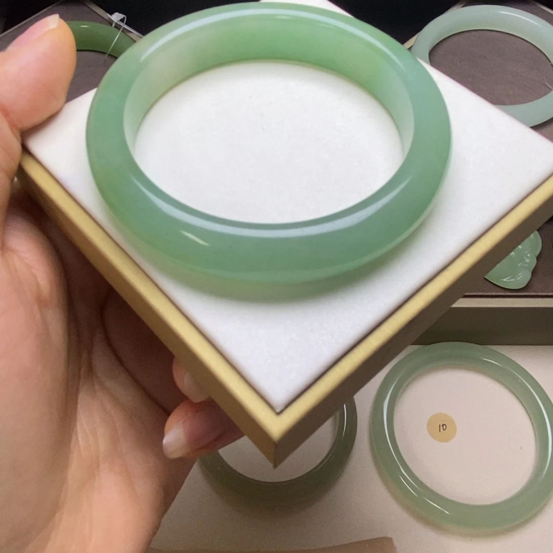 东陵石未镶嵌手镯