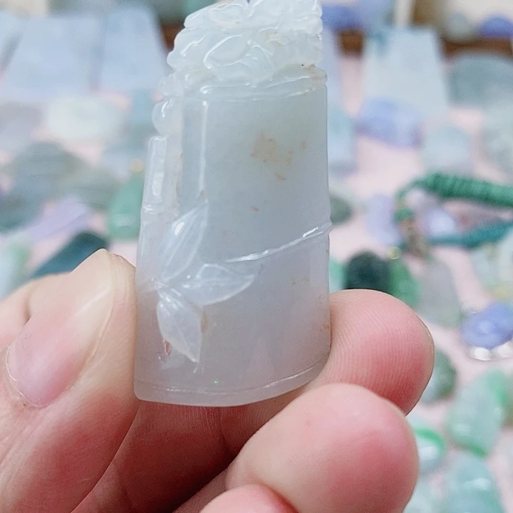颈饰未镶嵌翡翠天然
