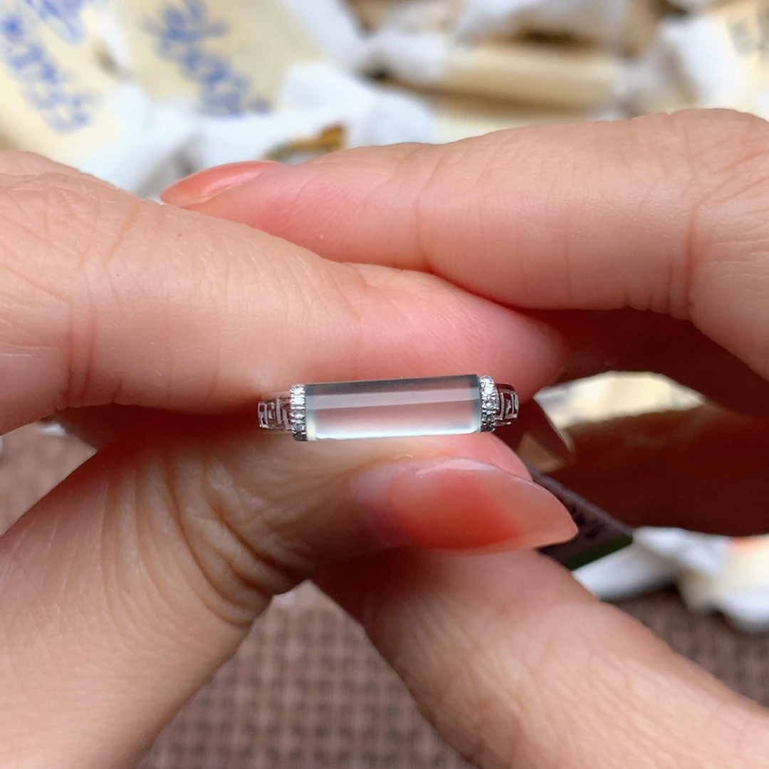 18K金镶嵌挂件翡翠