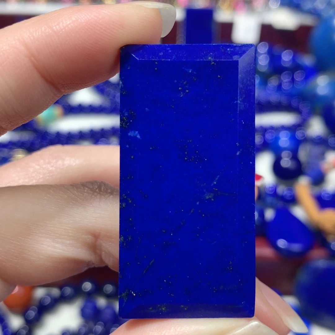 青金石未镶嵌挂件