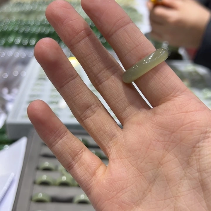 乌***茶和田玉未镶嵌戒指和田玉