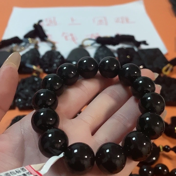 翡翠颈饰未镶嵌热**林