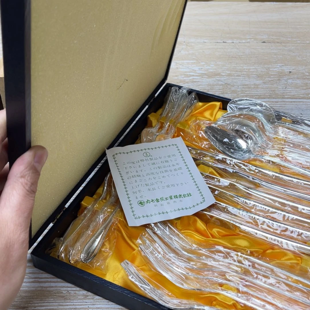 瓷片草****3密密麻麻地排列着一个