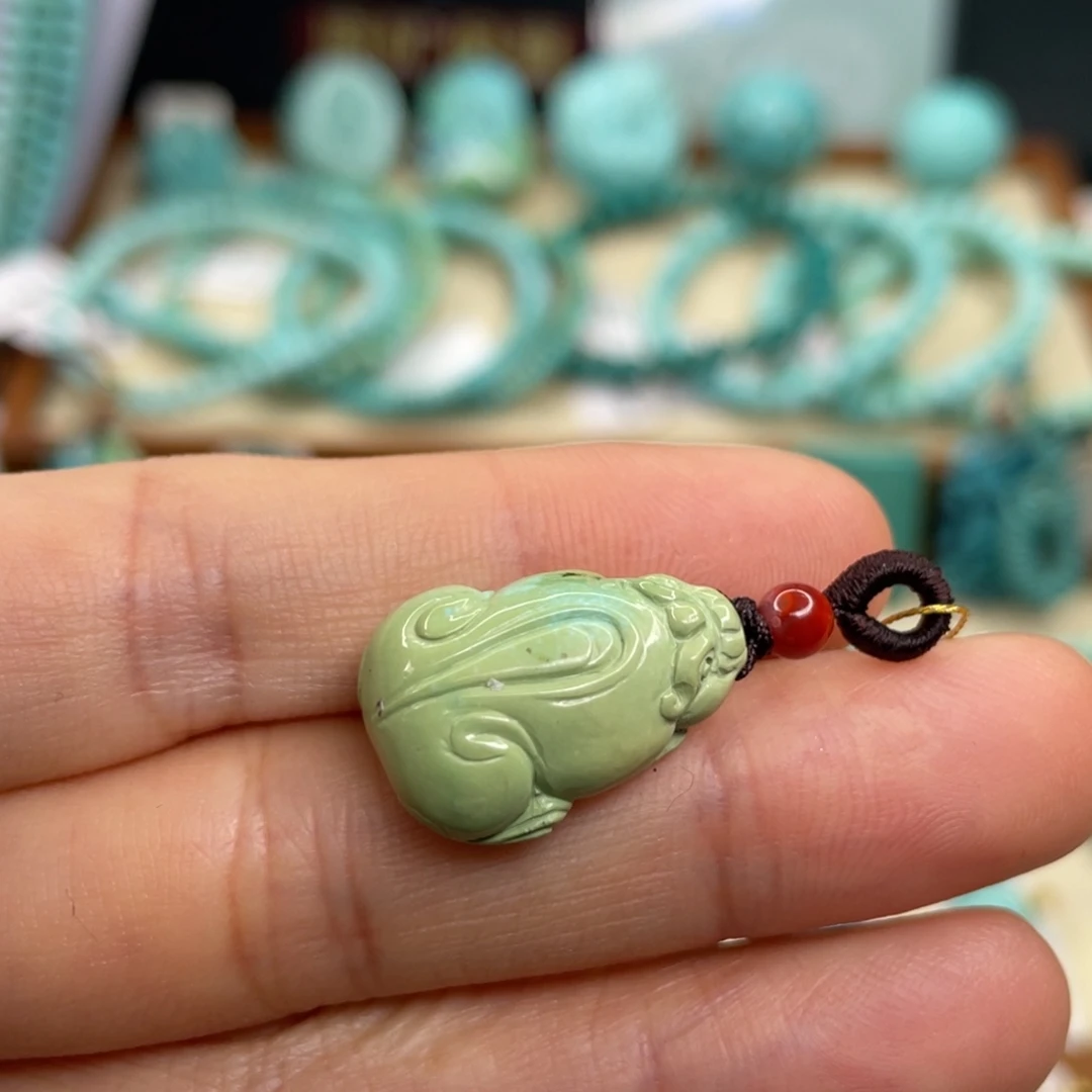 绿松石未镶嵌颈饰