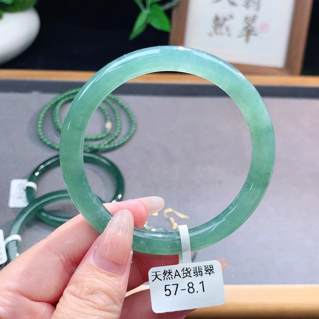 翡翠手镯（圆镯）未镶嵌