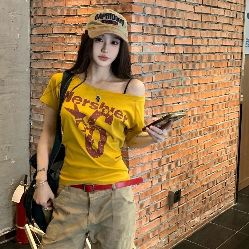 美式辣妹白色斜肩露肩短袖t恤女夏季修身印花百搭设计感新款上衣