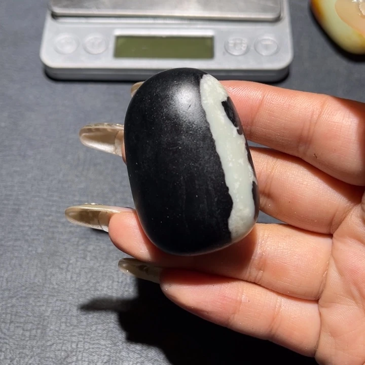 和田玉未镶嵌把件