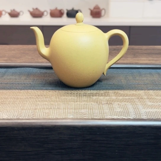 茶壶紫砂黄龙山原矿本绿半手工（200 cc）
