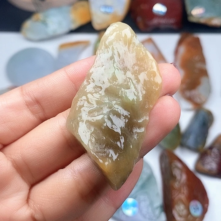 颈饰未镶嵌翡翠天然