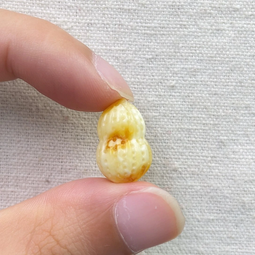 琥珀未镶嵌珠宝奇石花生