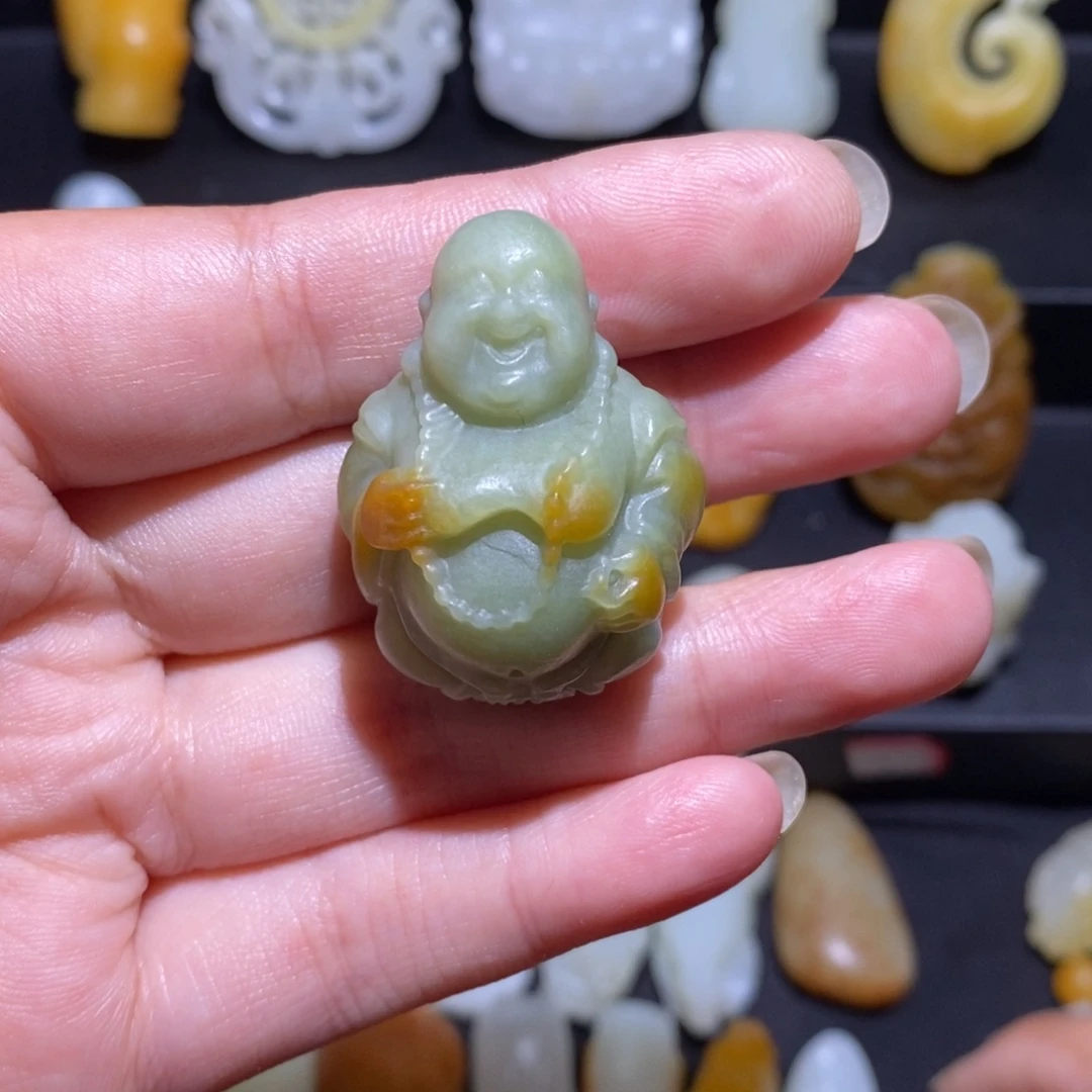 淅***俊颈饰未镶嵌和田玉