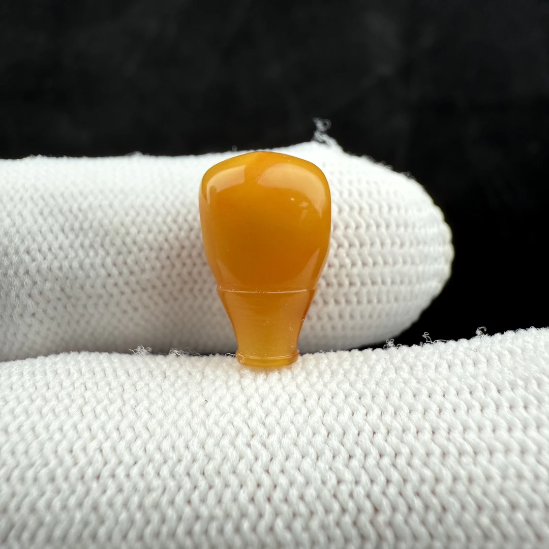 Z4523天然蜜蜡 鸡油红三通 8.8*14.3mm支持复检