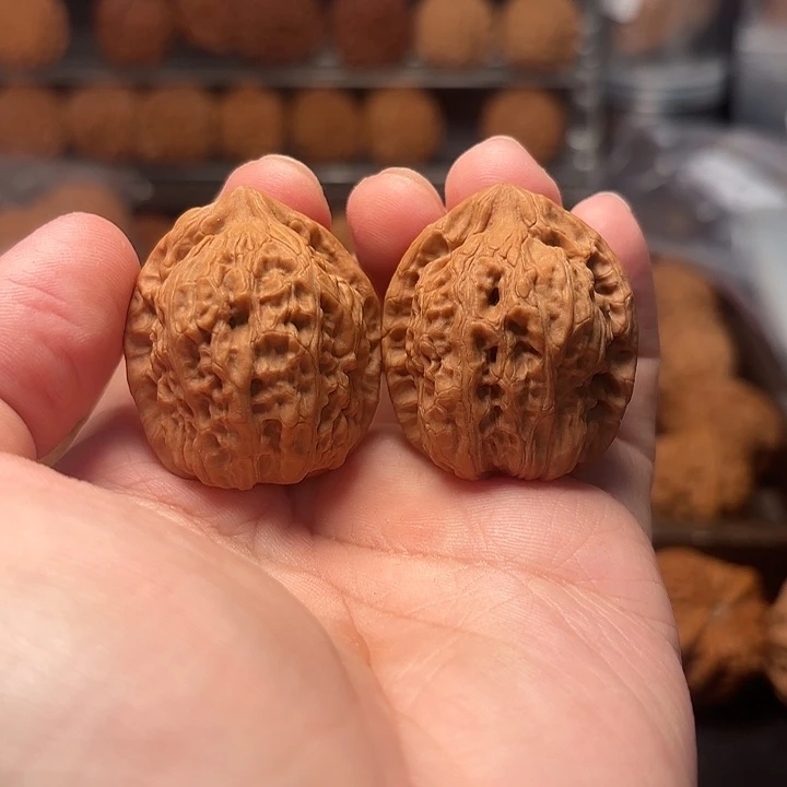 1文玩核桃黄崖关虎头33-533