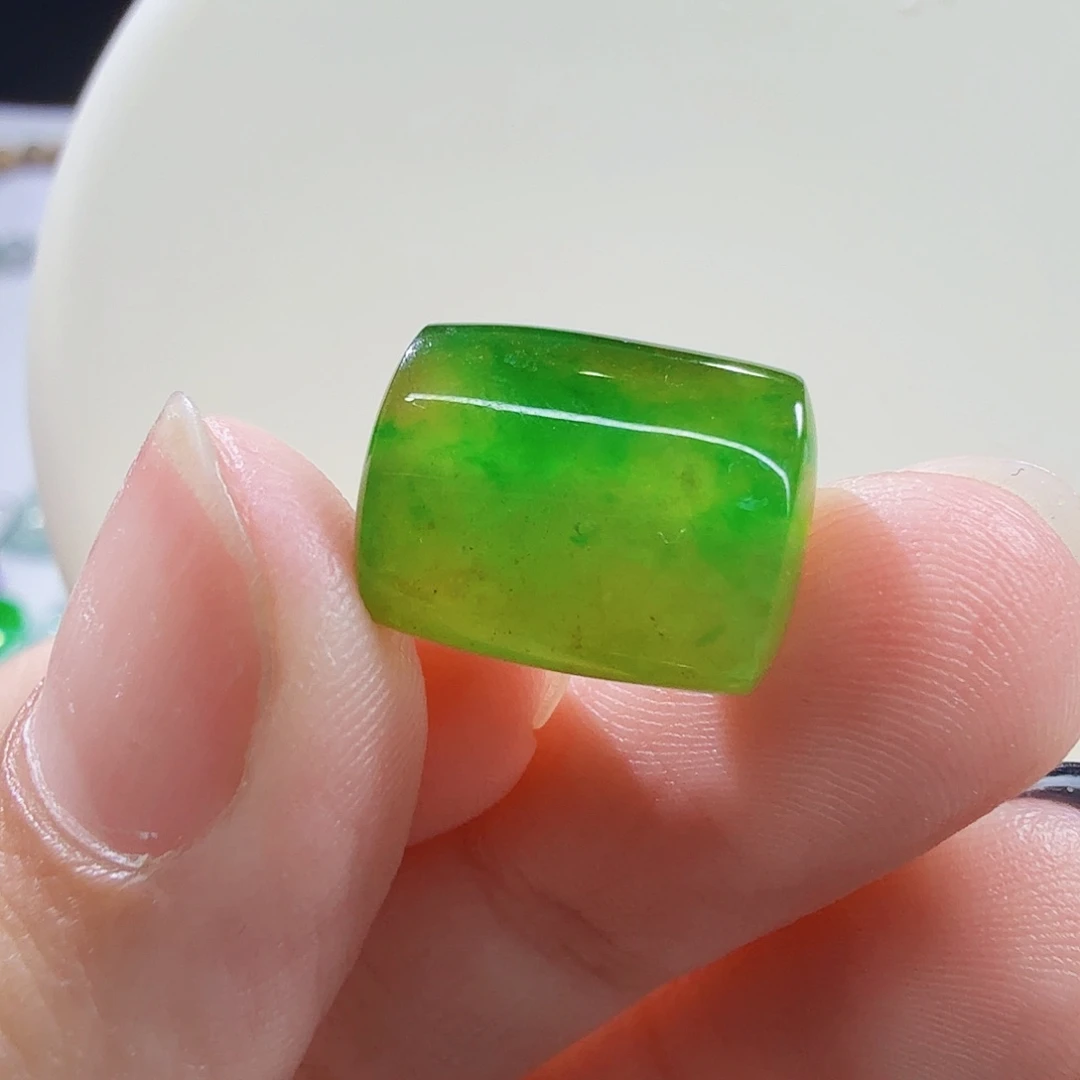 翡翠未镶嵌颈饰黄加绿