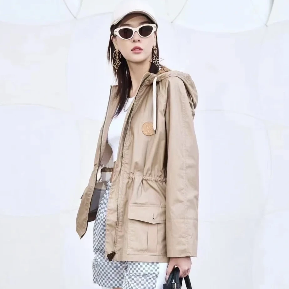 未使用 LouisVuitton/路易威登 卡其色中长款冲锋衣42码 GM004636
