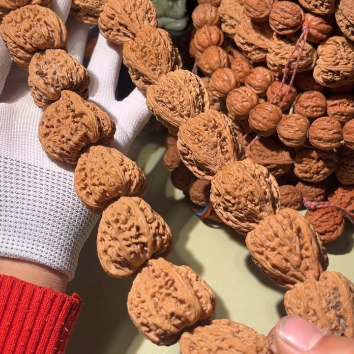 文玩核桃手串…………62