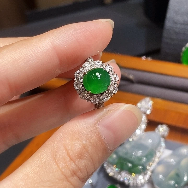 18K金镶嵌戒指翡翠玫*