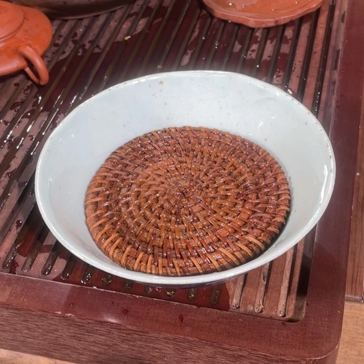 盘手工紫砂壶承青花瓷器