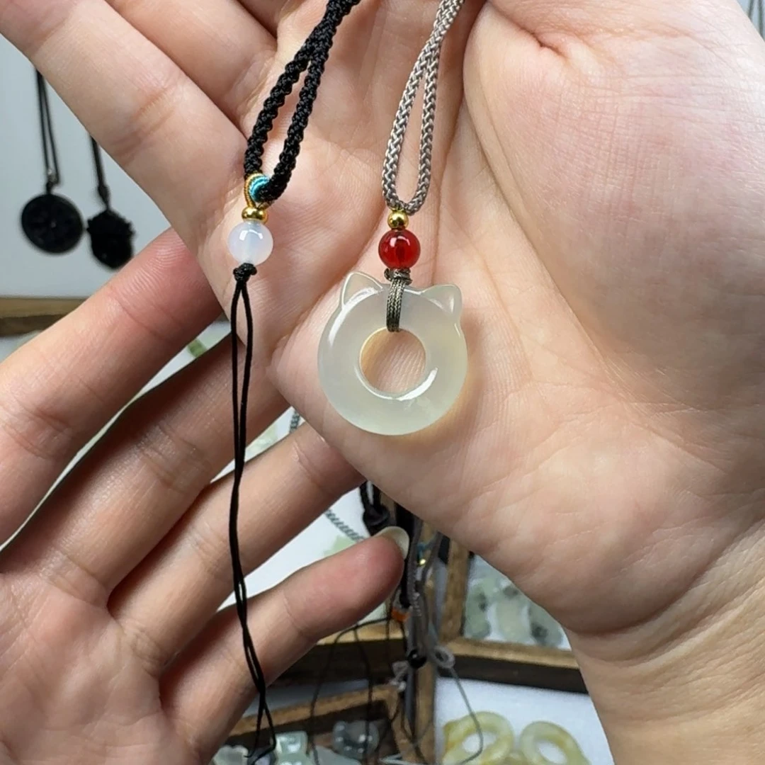 蛇纹石玉吊坠未镶嵌又**木