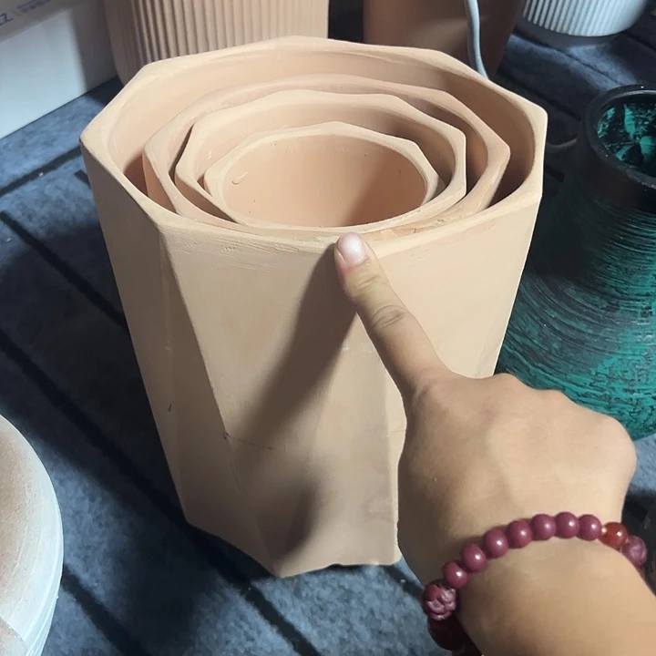瑕疵窑裂有孔4个盆