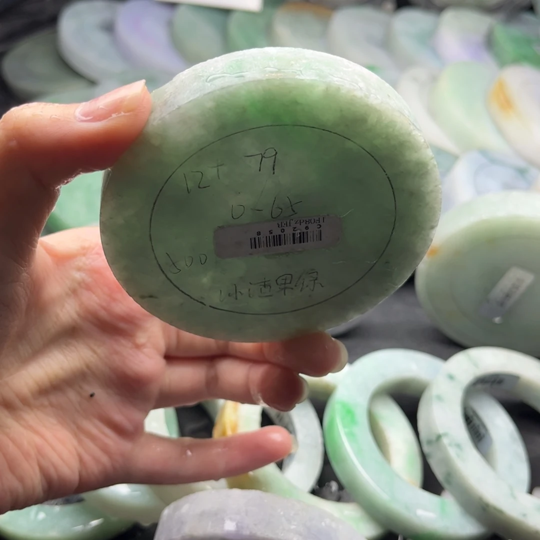 定制翡翠未镶嵌翡翠手镯
