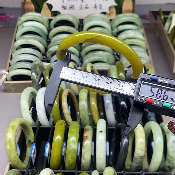 未镶嵌蛇纹石玉手镯99
