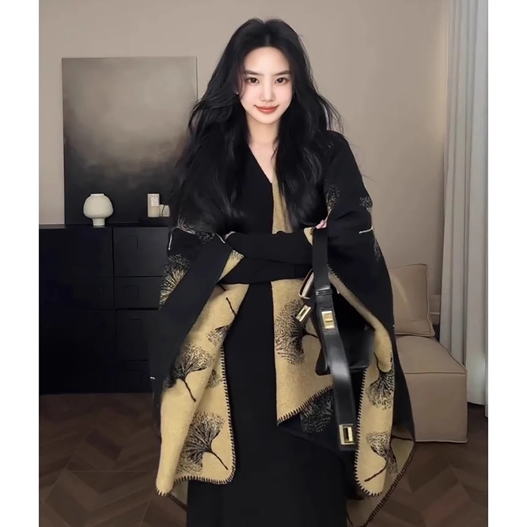 Miss Silas外搭披肩新款高级民族风银杏叶女秋冬斗篷旅游羊绒围巾