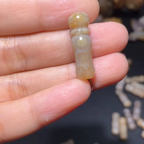 【闪购商品】硅化玉吊坠(不含链)未镶嵌