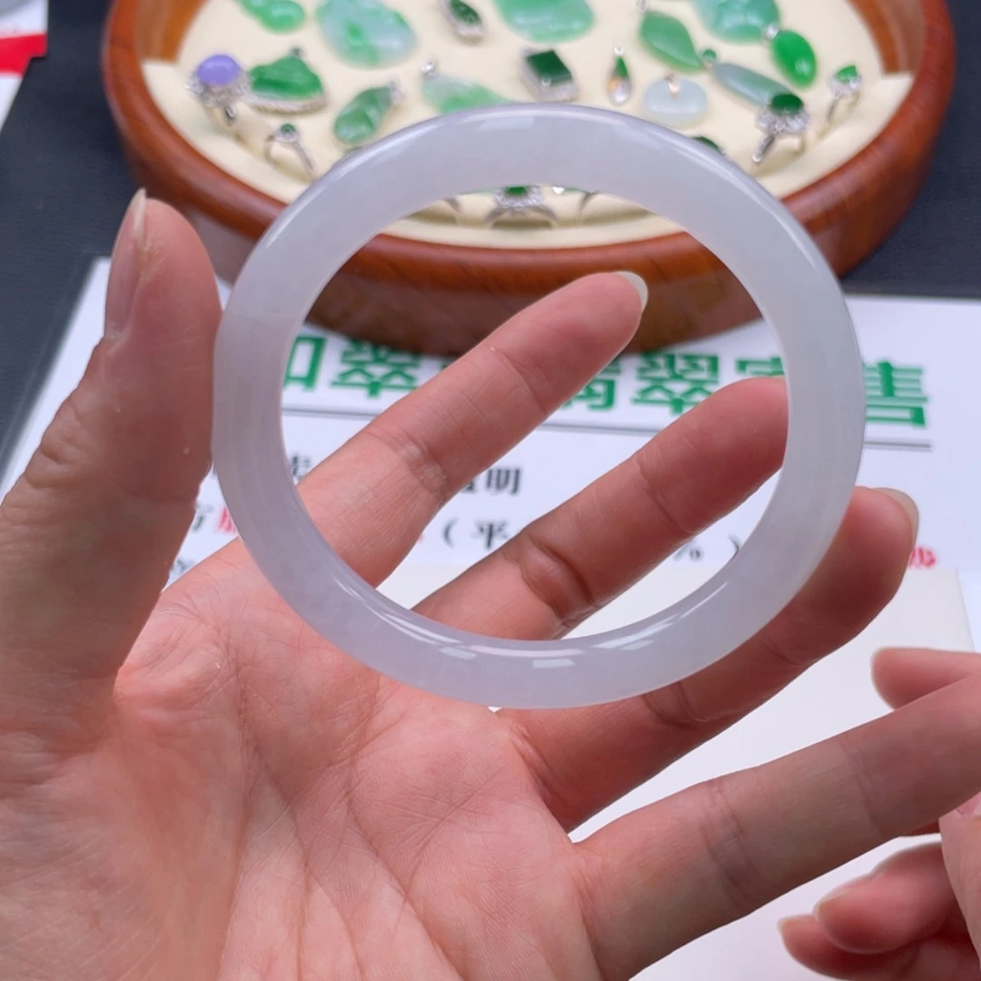 翡翠手镯未镶嵌翡翠手镯