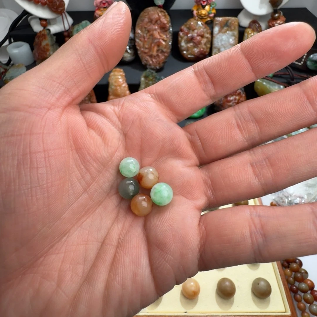 翡翠未镶嵌颈饰甜***梦翡翠圆珠