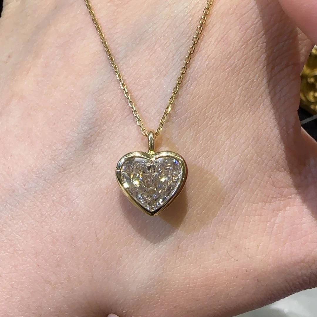 颈饰18K金镶嵌实验室培育钻石3.2卡爱心项链