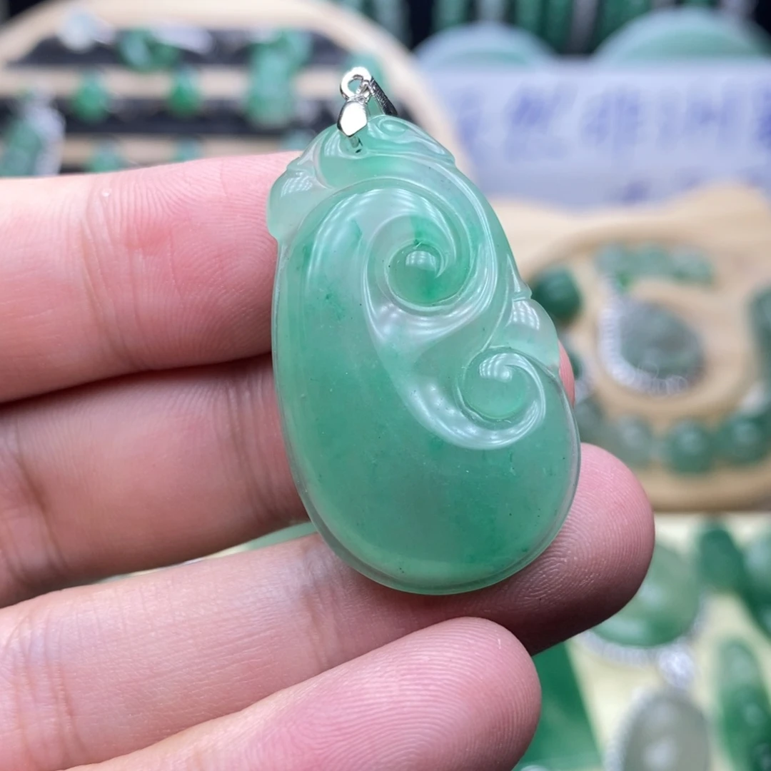 未镶嵌石英质玉（非洲翠）车挂