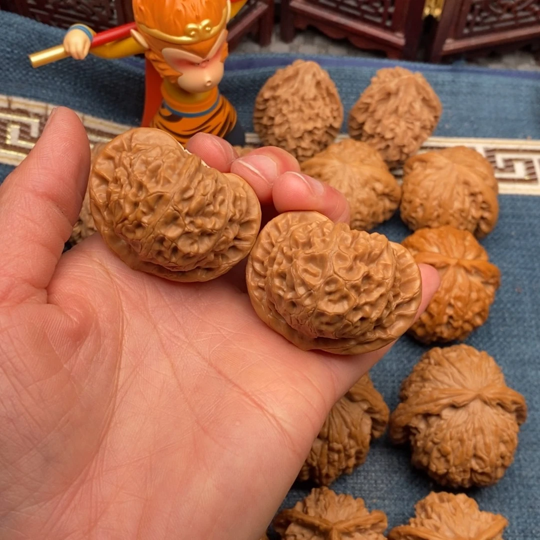 文玩核桃把件43全品毕业桃心宫灯