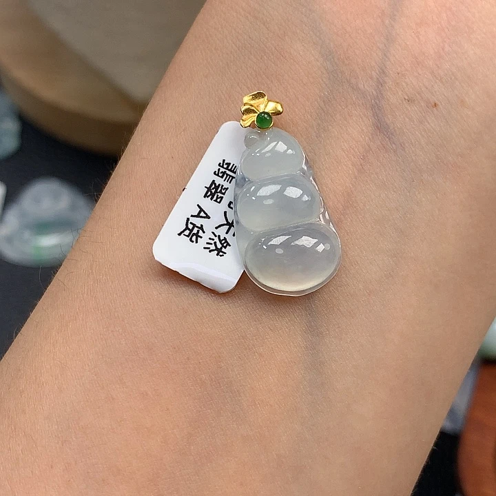 翡翠18K金镶嵌颈饰翡翠
