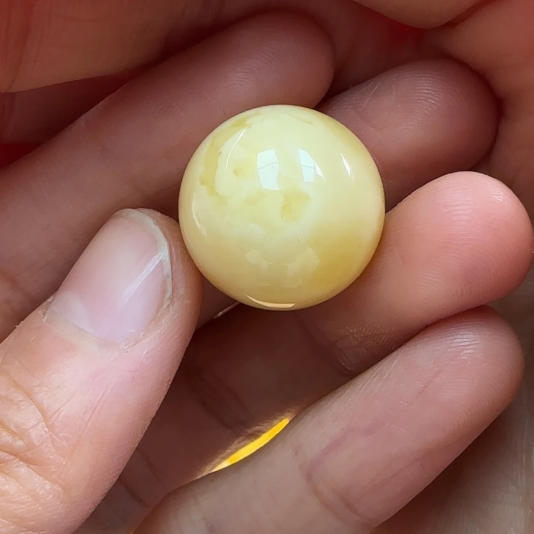 蜜蜡未镶嵌珠宝奇石