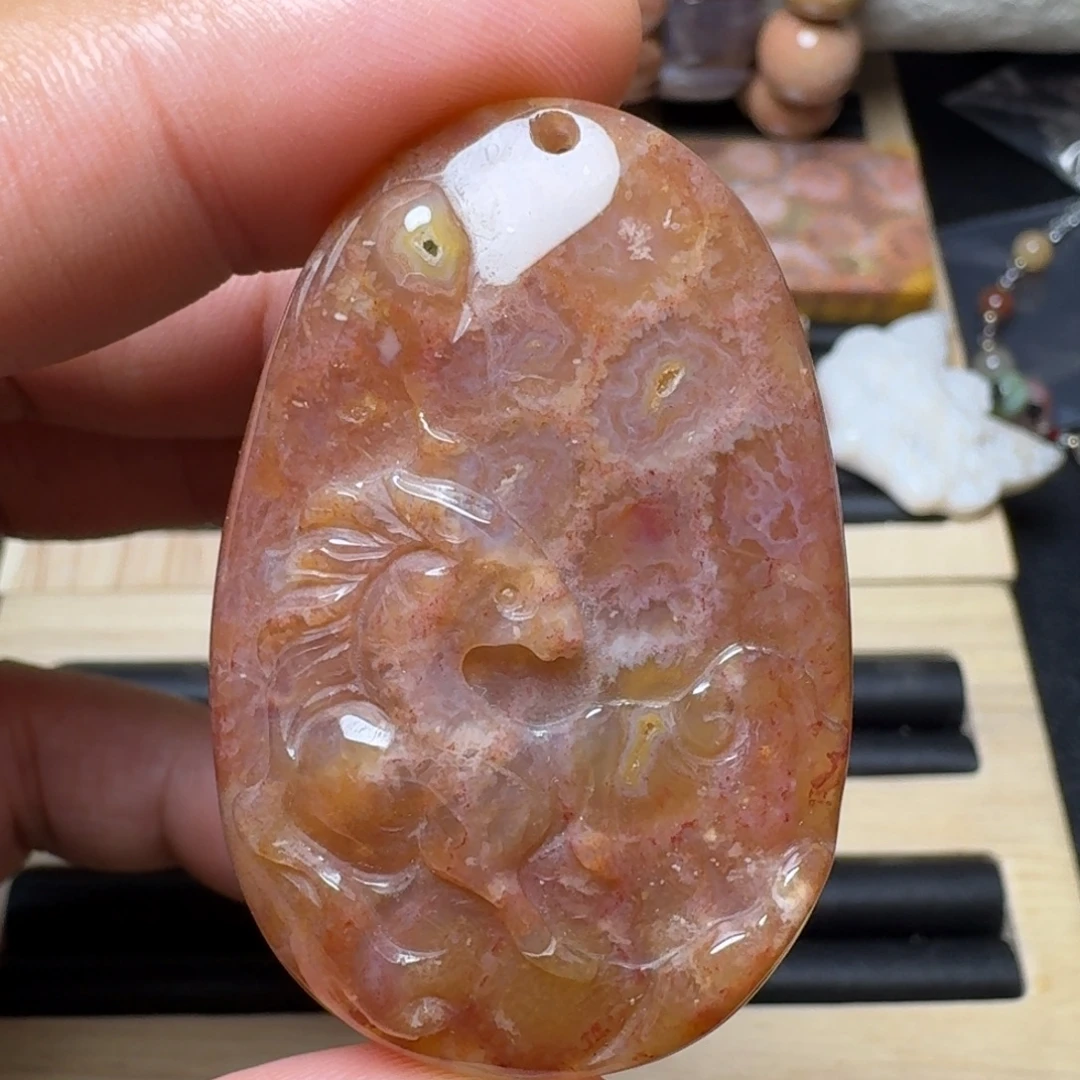 石英质玉未镶嵌纯天然色有机玉石保真色马到功成