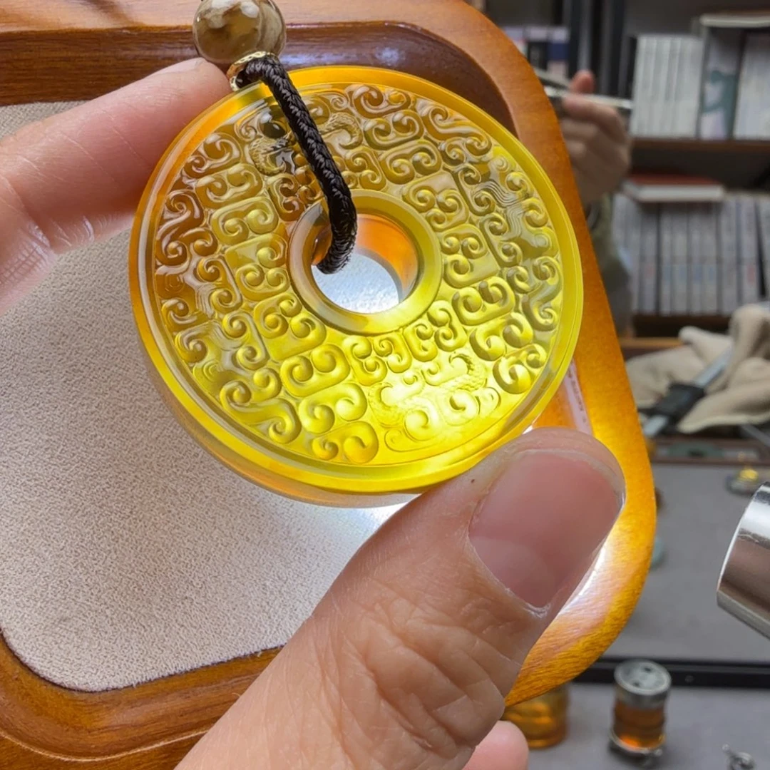 琥珀颈饰未镶嵌壁