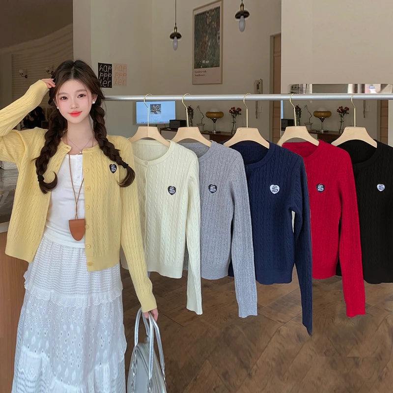 2025年大码女装秋季新款麻花刺绣薄款针织开衫上衣百搭小众设计感