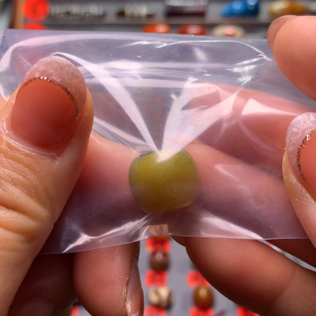 玛瑙/玉髓颈饰未镶嵌尼***岩