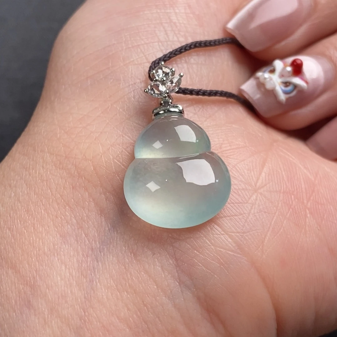 翡翠颈饰18K金镶嵌翡翠葫芦吊坠