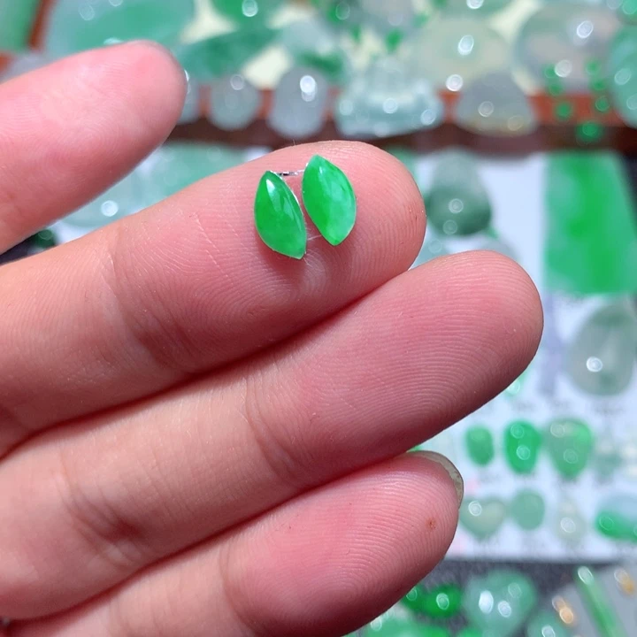 颈饰未镶嵌翡翠随行