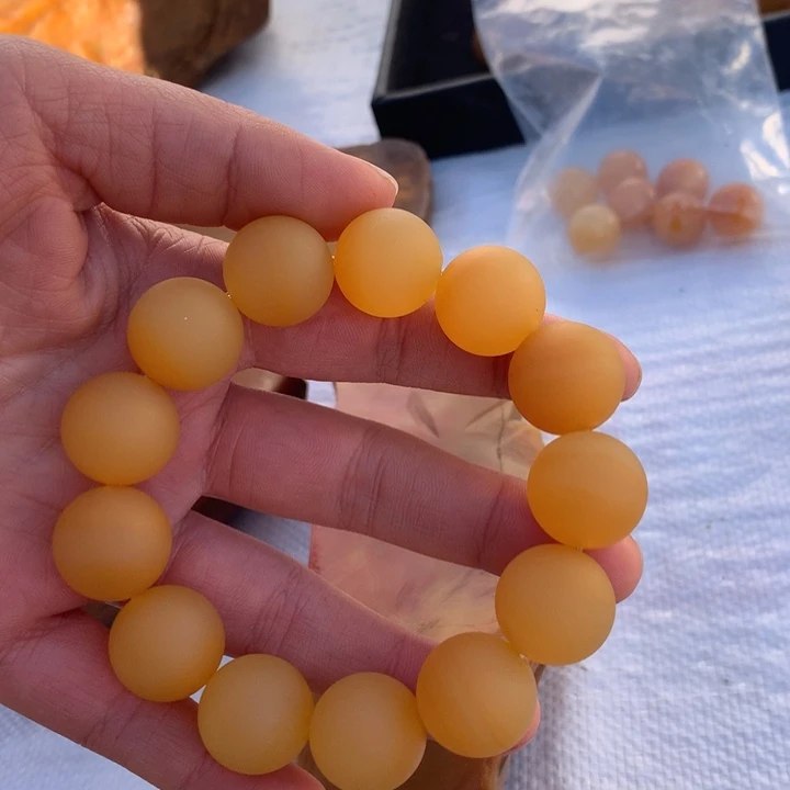 石英质玉（黄龙玉）未镶嵌颈饰