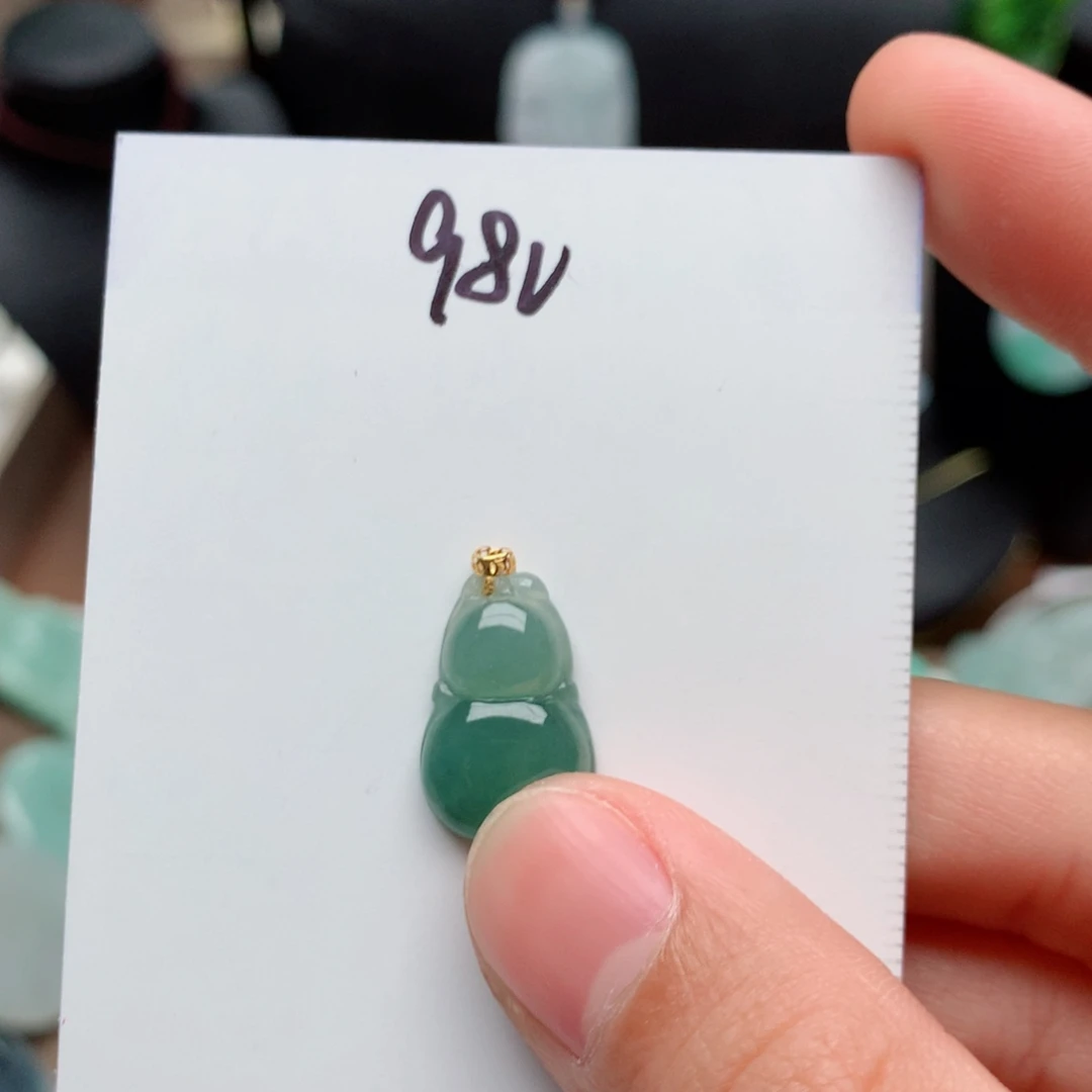 翡翠颈饰18K金镶嵌吊坠