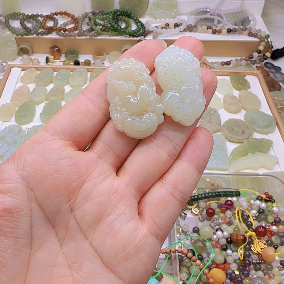 肉***子和田玉未镶嵌吊坠(赠链)