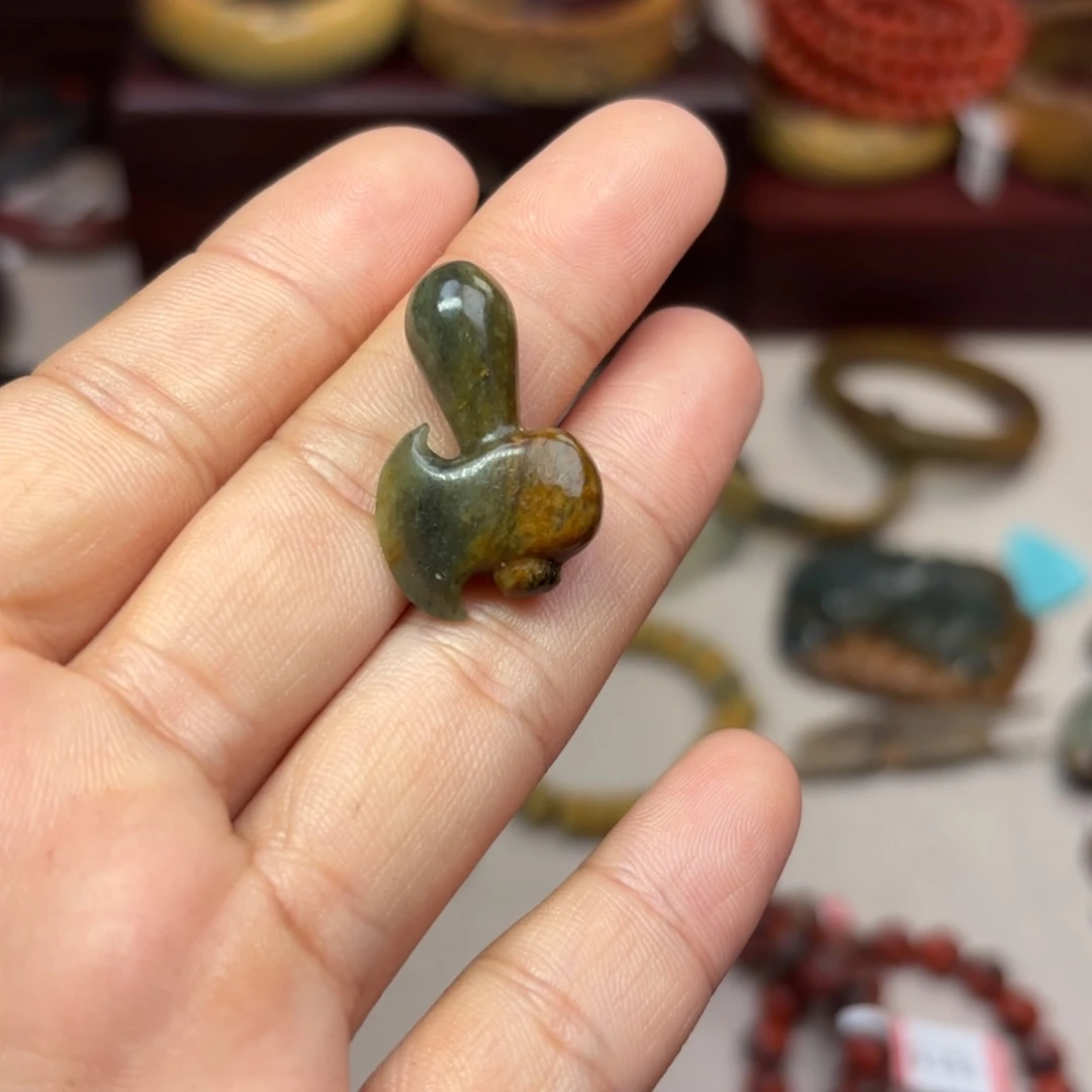 岫岩河磨玉（透闪石质玉）颈饰未镶嵌